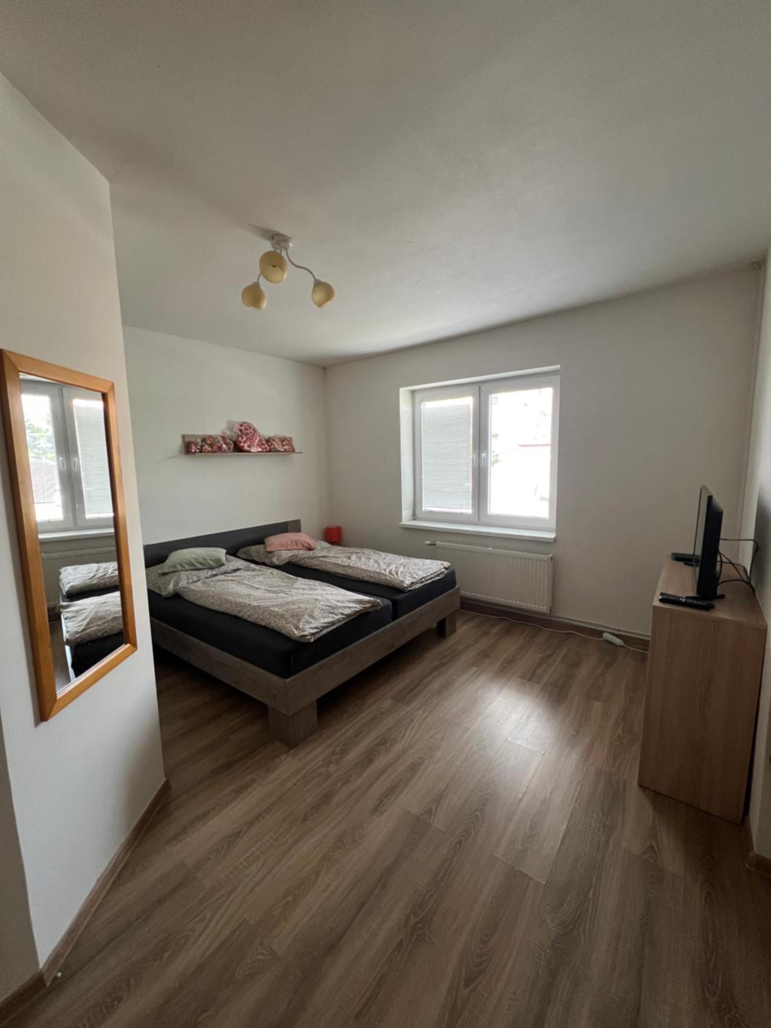 Holiday home -self-check- 4-bedroom Family House With Heated Tub Levice